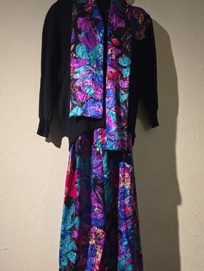 VTG. SZ. 6 ANTHONY SICARI 2 PIECE SWEATER SKIRT SUIT W/MATCHING SCARF MADE USA